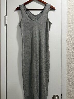 Missimo- Comfortable Gray Ribbed V-Neck Maxi Dress